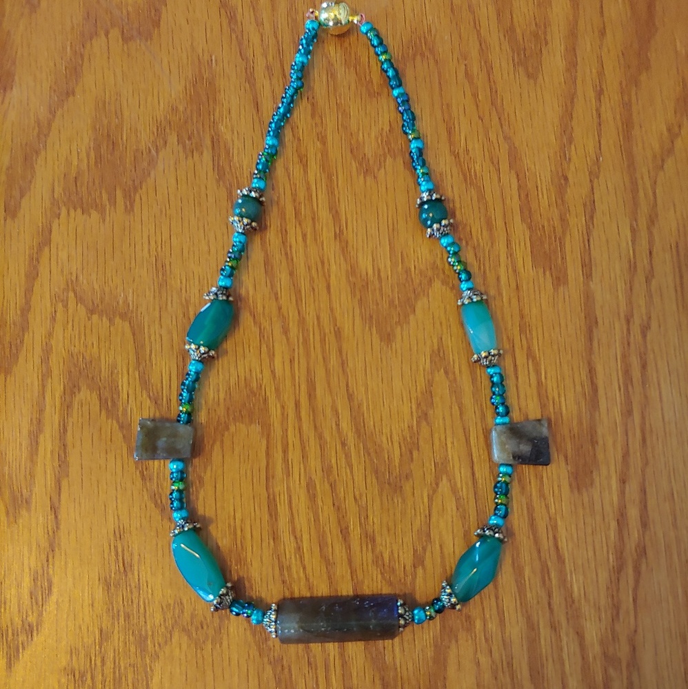 Labordorite pendant necklace 18 in